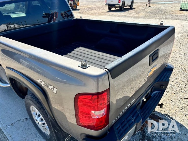2013-chevrolet-silverado-2500-lt-image-32