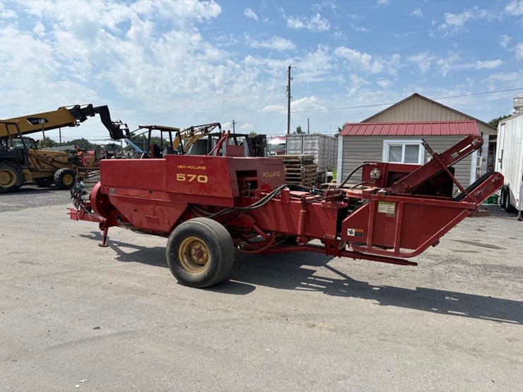 new-holland-570-image-3