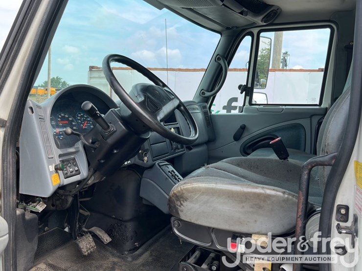 2006-international-durastar-4300-image-22