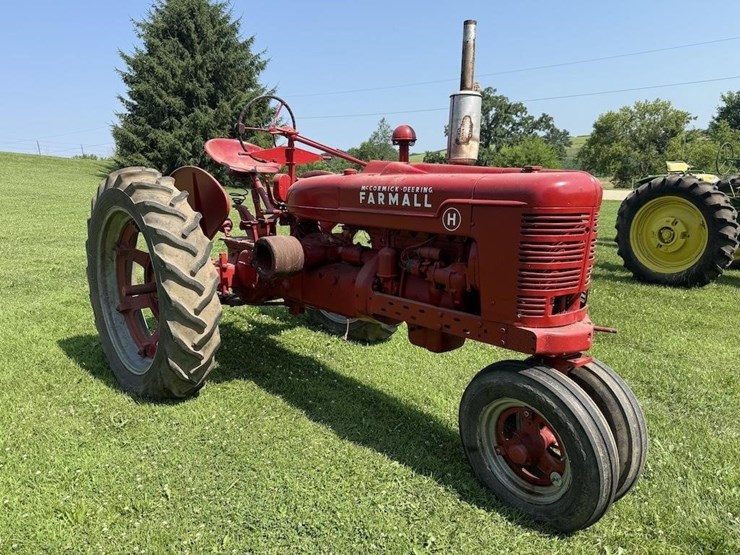 farmall-h-tractor-image-3
