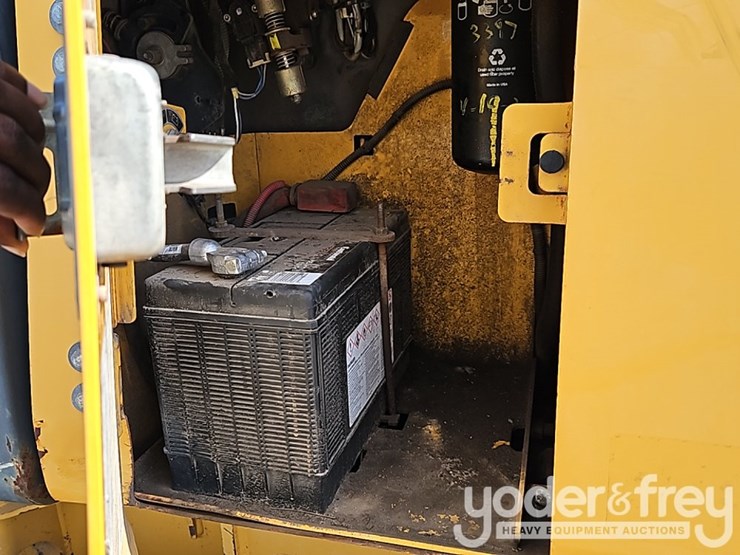 2015-deere-450j-image-26