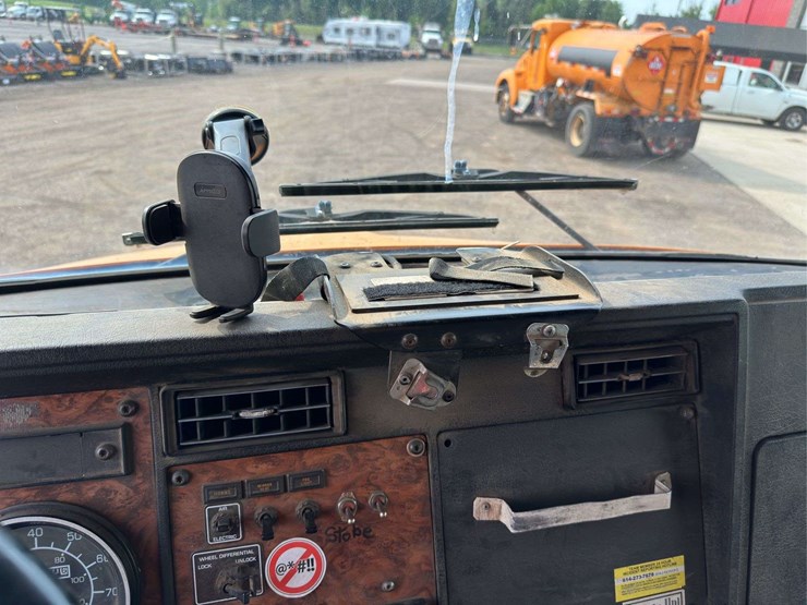1999-kenworth-t300-image-40
