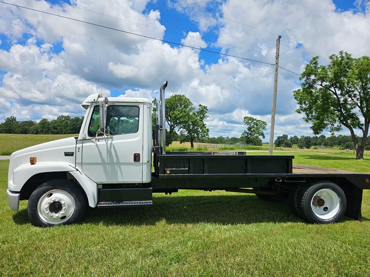 2000-freightliner-fl60-image-6