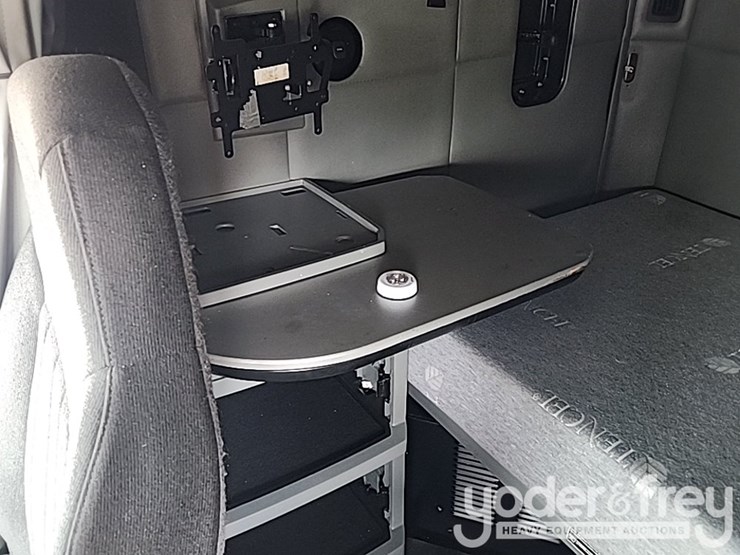 2018-kenworth-t680-image-36