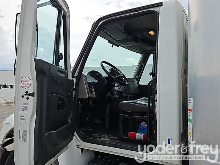 2015-international-durastar-4300-image-32