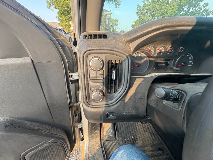 2020-chevrolet-silverado-1500-image-48