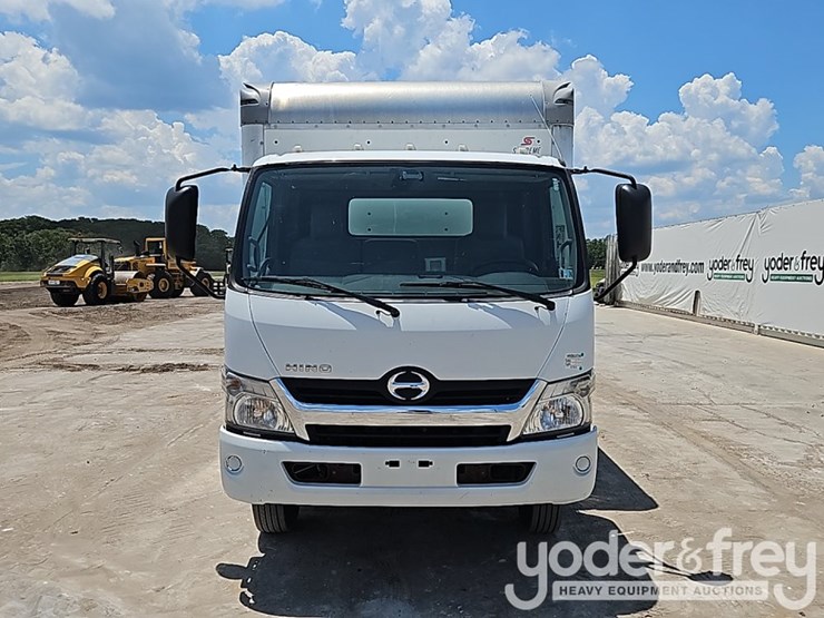 2019-hino-195-image-12