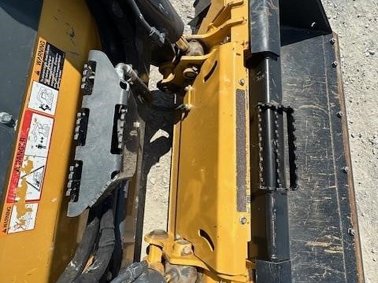 2018-deere-318g-image-15