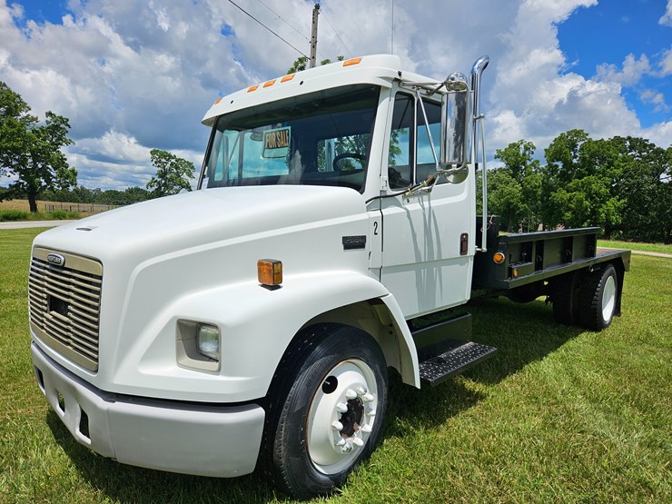2000-freightliner-fl60-image-1