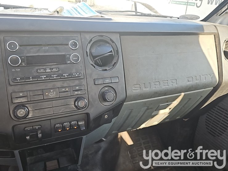 2015-ford-f550-image-26