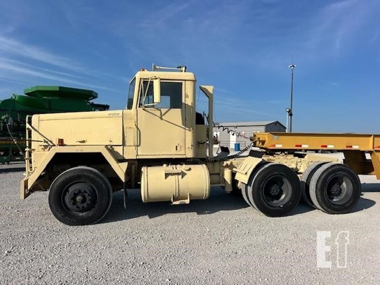 1983-am-general-m915a1-image-2