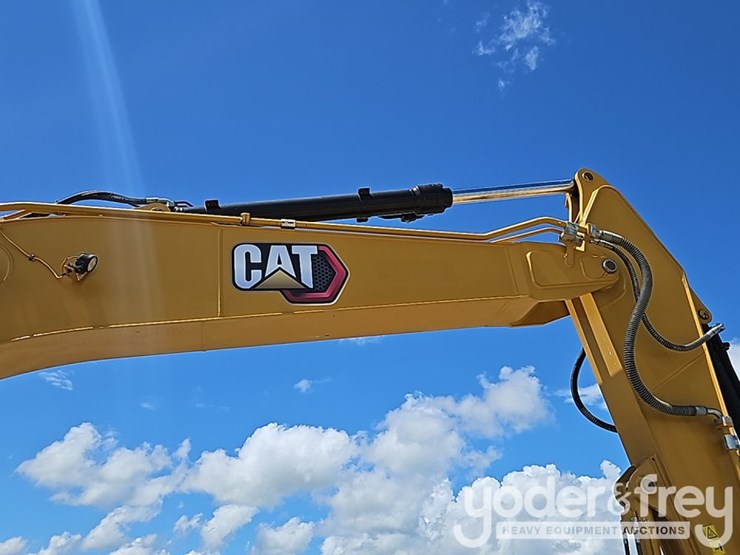 2022-caterpillar-320-image-15