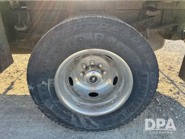 2009-gmc-3500-image-40