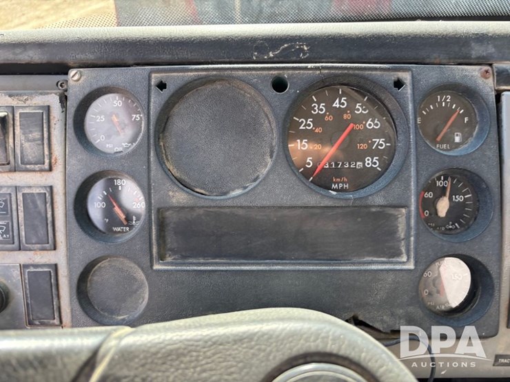 1995-freightliner-fl80-image-83