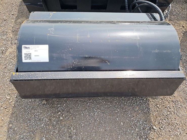 39"-mini-vibratory-roller-image-1