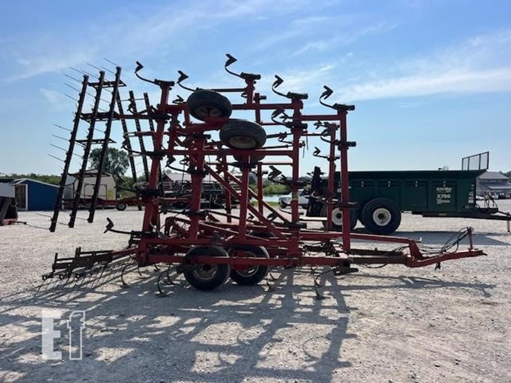 case-ih-4300-image-11