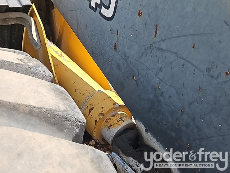 2005-deere-544j-image-13