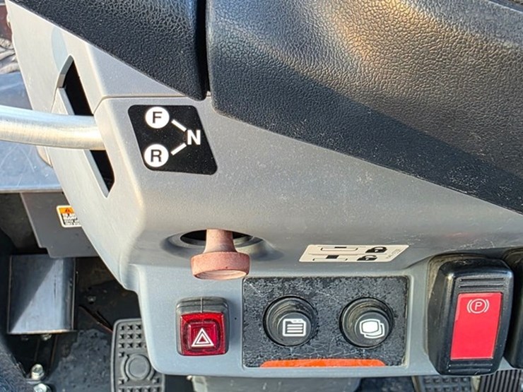 2023-kubota-r430-image-44