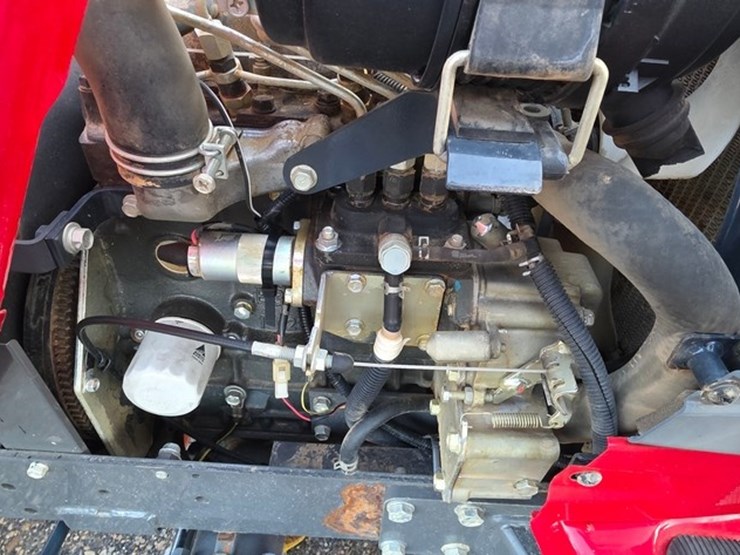 2017-massey-ferguson-gc1705-image-30