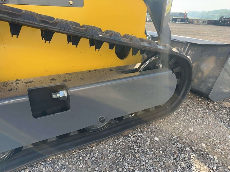 2025-land-hero-mini-stand-on-skid-loader-image-11
