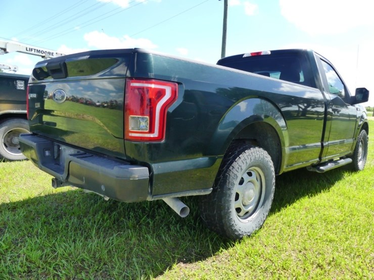 2017-ford-f150-xl-image-3