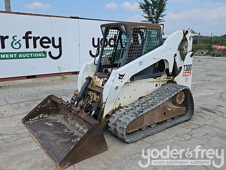 2009-bobcat-t300-image-1