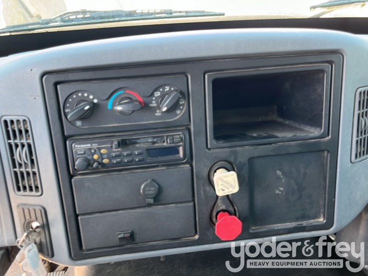 2003-international-durastar-4300-image-31
