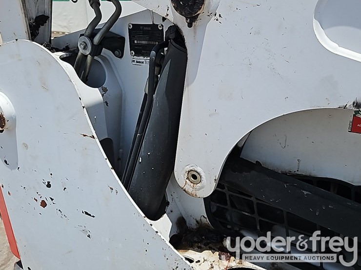 2019-bobcat-t740-image-12
