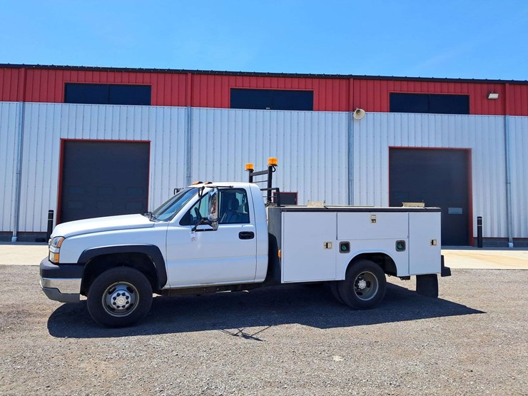 2007-chevrolet-service-truck-image-1