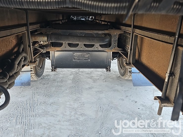 2019-hino-195-image-17
