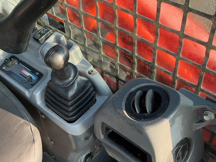 2015-kubota-svl90-2-image-51