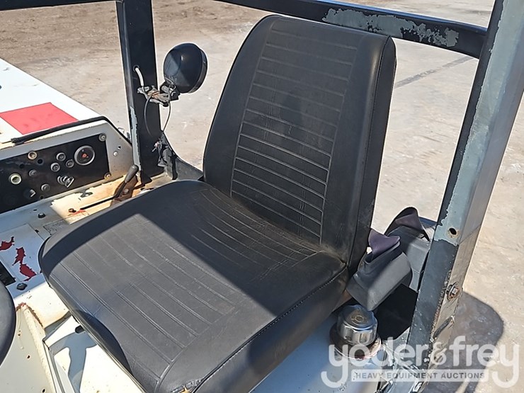 2004-moffett-m5500-image-29