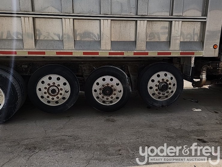 1998-ford-l9000-image-8