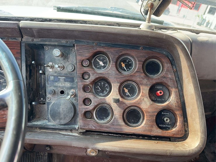 1982-ford-lt9000-image-44