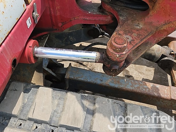 2005-takeuchi-tb145-image-23