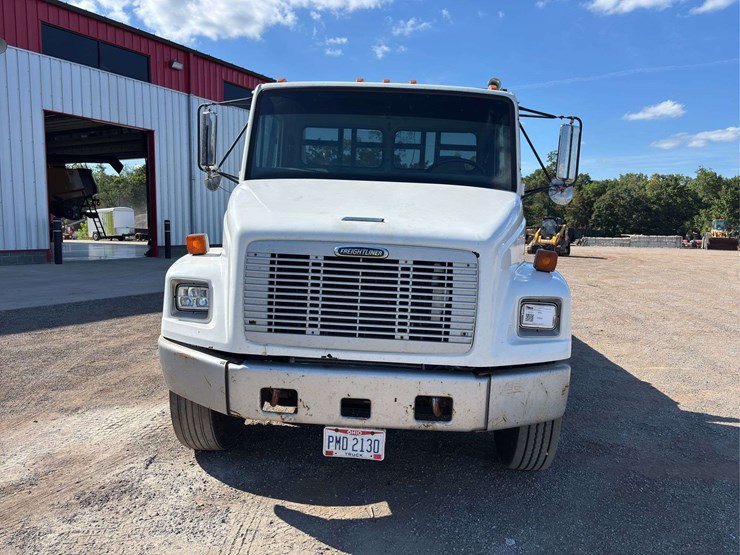 1995-freightliner-fl70-image-15