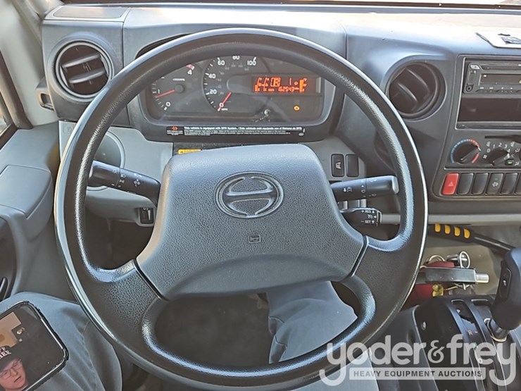 2019-hino-195-image-38