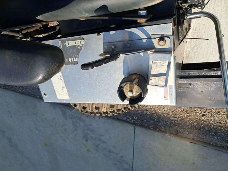dixie-industrial-xw-chopper-zero-turn-mower-image-13