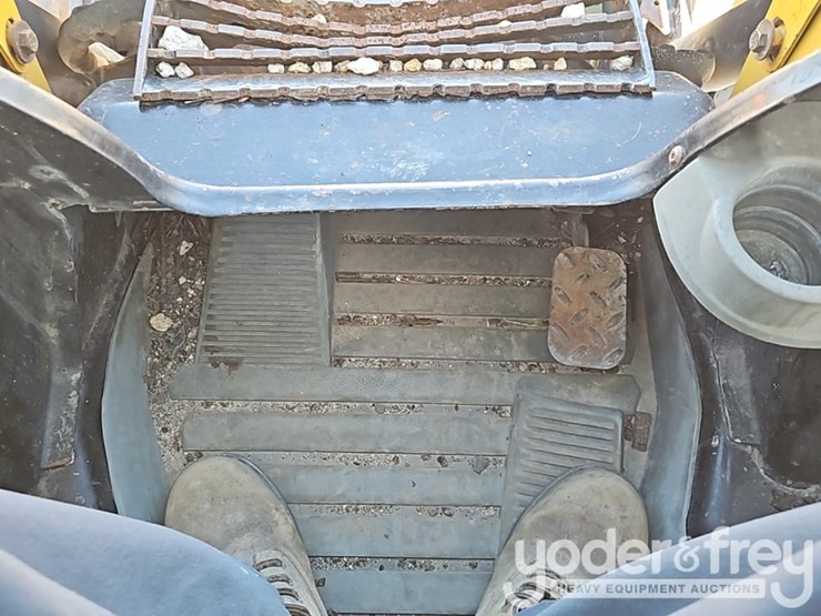 2015-caterpillar-257d-image-29