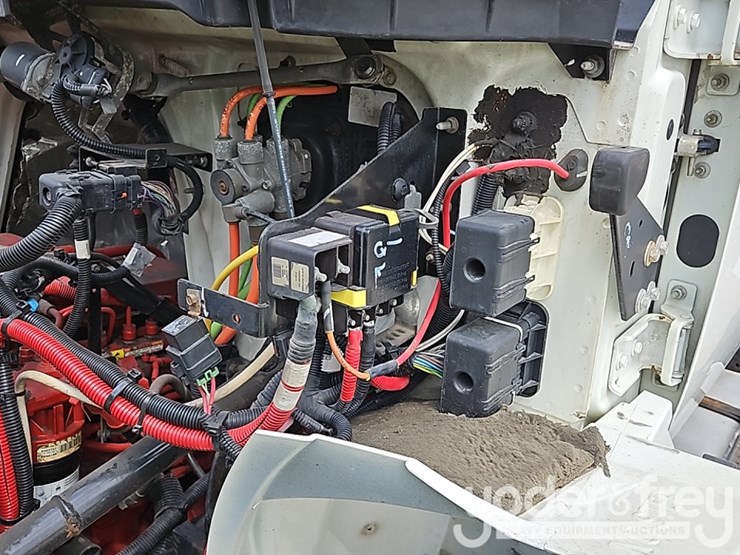2015-international-durastar-4300-image-24