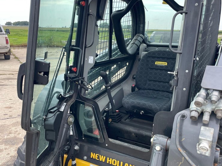 2022-new-holland-l320-image-28