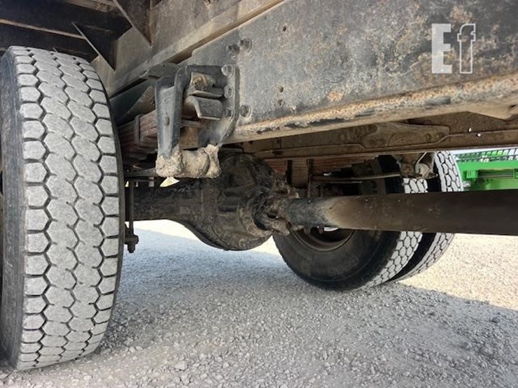 2003-freightliner-fl70-image-33