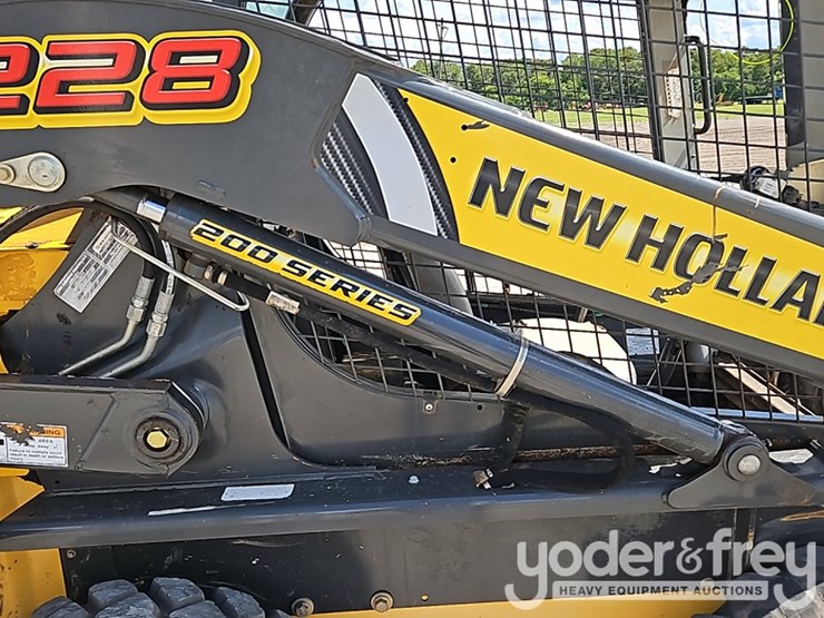 2018-new-holland-l228-image-8