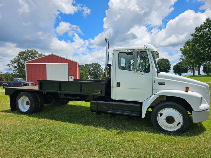 2000-freightliner-fl60-image-28
