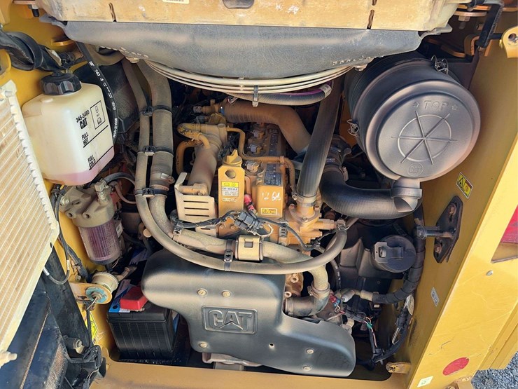 2018-caterpillar-262d-image-13