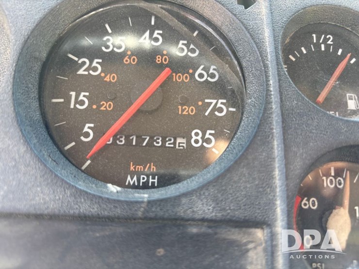 1995-freightliner-fl80-image-84