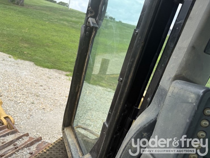 2005-caterpillar-d8t-image-44