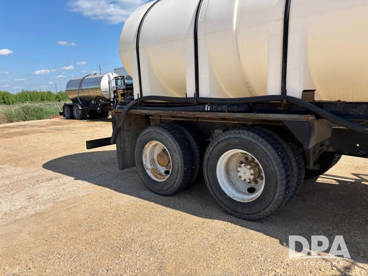 1995-freightliner-fl80-image-65