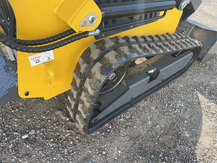 2025-land-hero-mini-stand-on-skid-loader-image-9