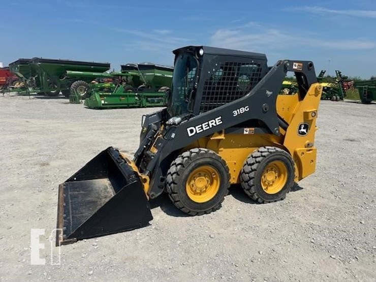 2018-deere-318g-image-1